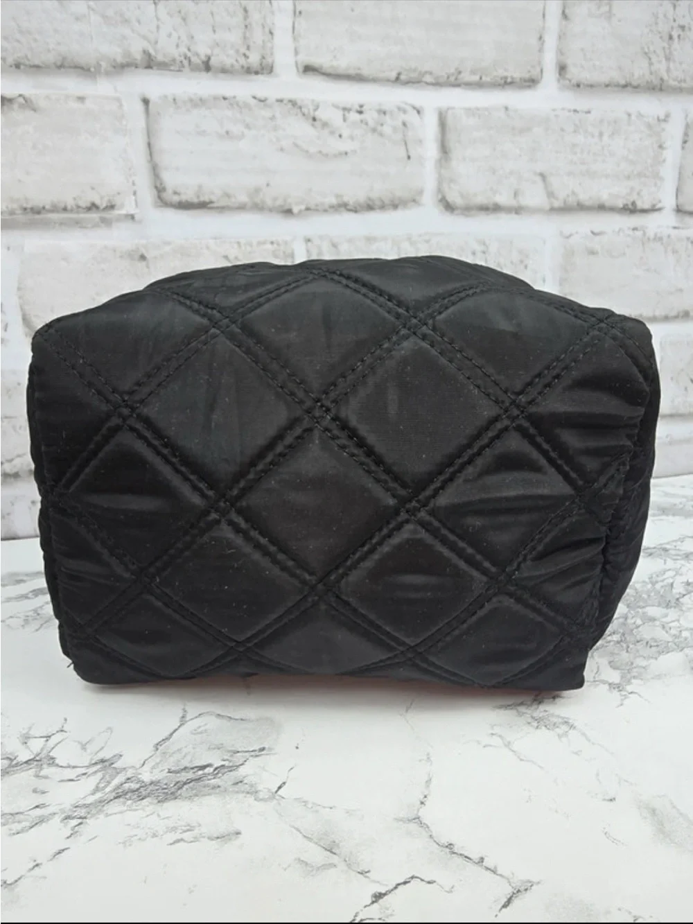 (New) Neutrogena Cosmetic Travel Bag/Makeup Bag Black Quilted With Handle